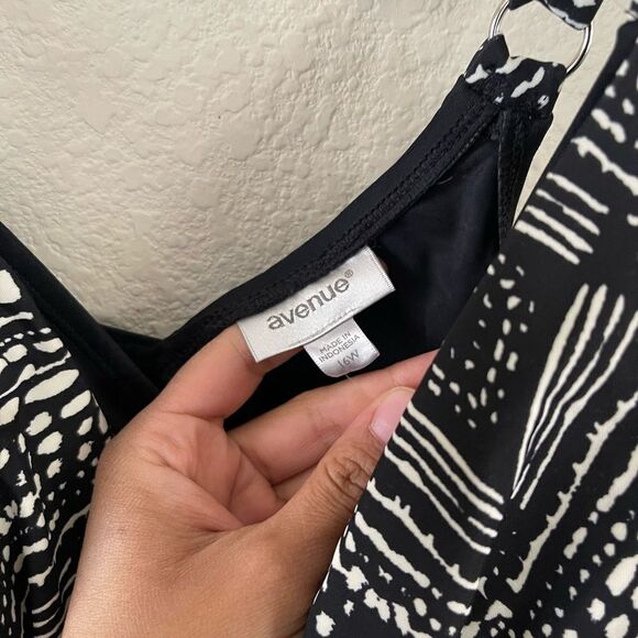 NWT avenue‎ wrap one piece swim suit - Picture 4 of 6